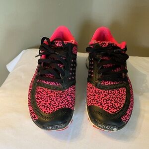 Nike Black and Pink Patterned Running Shoes
